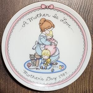 Avon a mother's love Mother's Day 1987 Plate